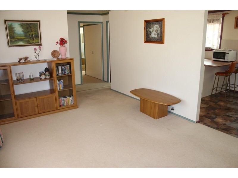 6 Whiteman Place, Bathurst NSW 2795