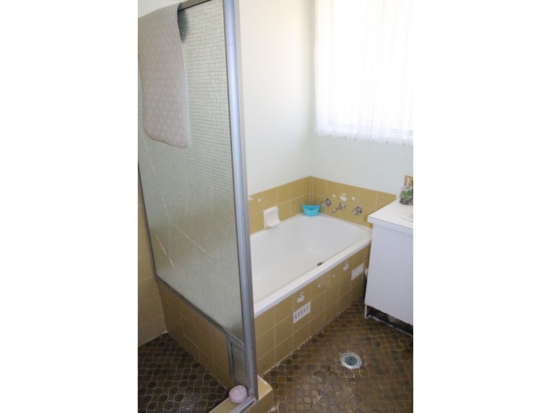 6 Whiteman Place, Bathurst NSW 2795