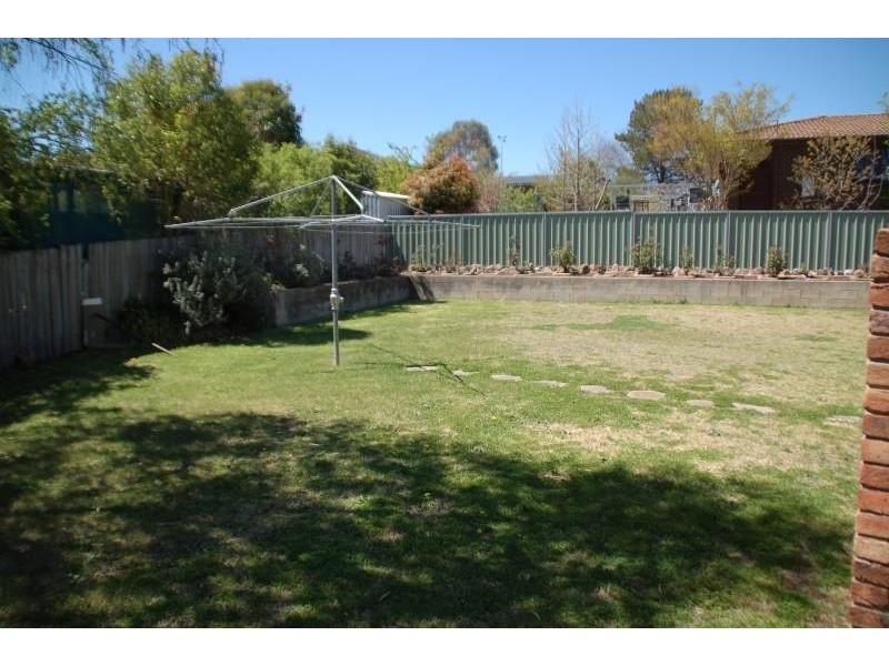 6 Whiteman Place, Bathurst NSW 2795