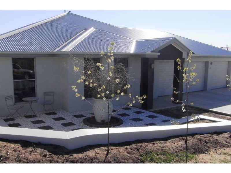 6 Wattle Close, Bathurst NSW 2795