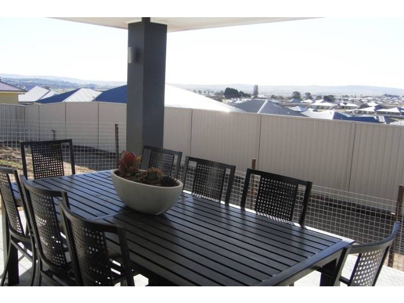 6 Wattle Close, Bathurst NSW 2795