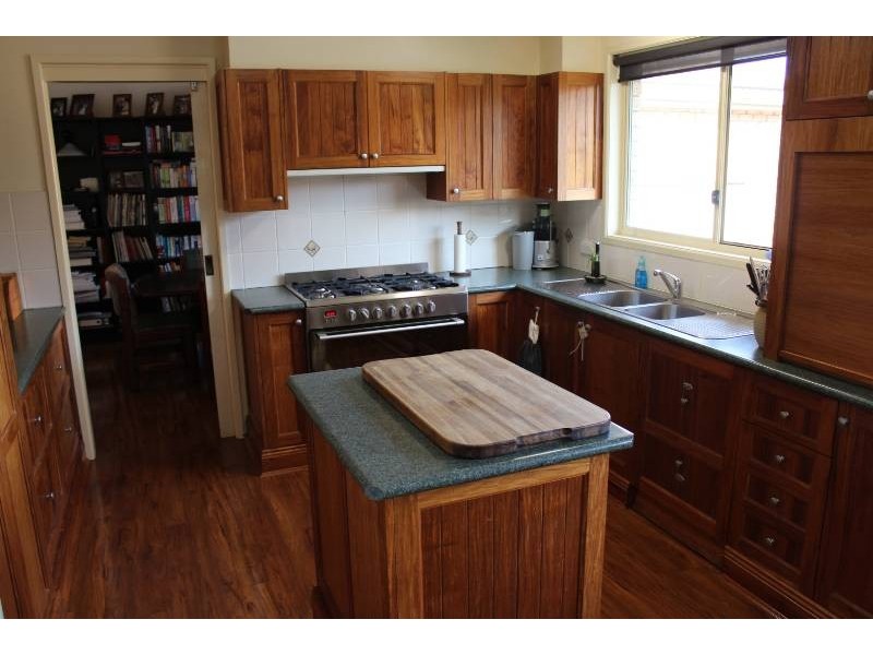 8 Northcott Drive, Bathurst NSW 2795