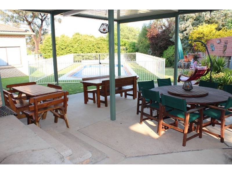 8 Northcott Drive, Bathurst NSW 2795