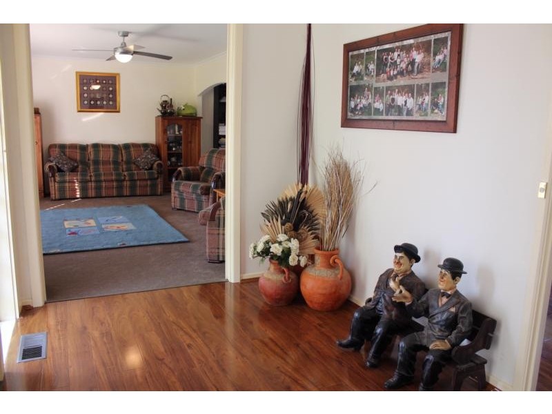 8 Northcott Drive, Bathurst NSW 2795