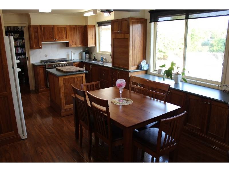 8 Northcott Drive, Bathurst NSW 2795