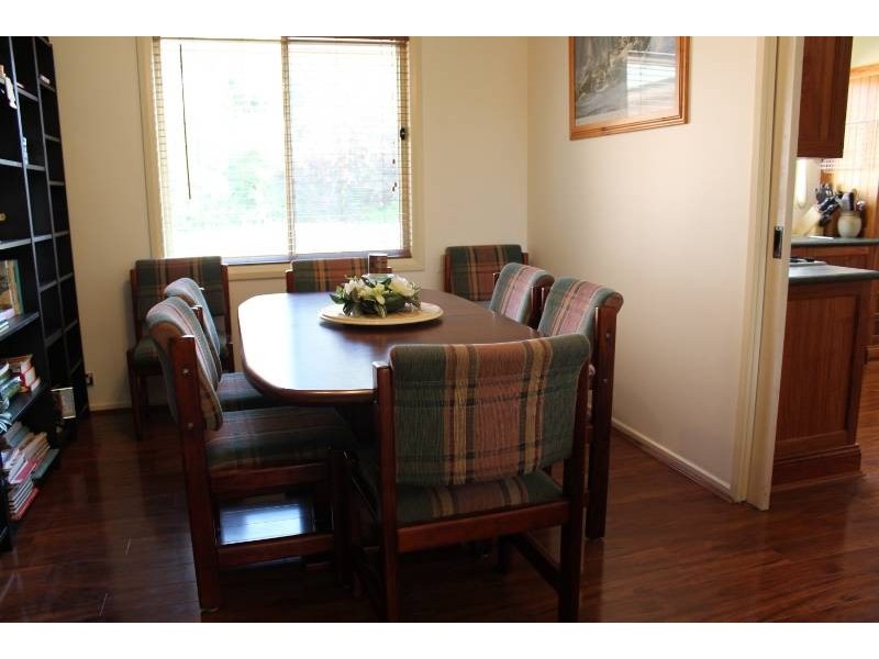 8 Northcott Drive, Bathurst NSW 2795