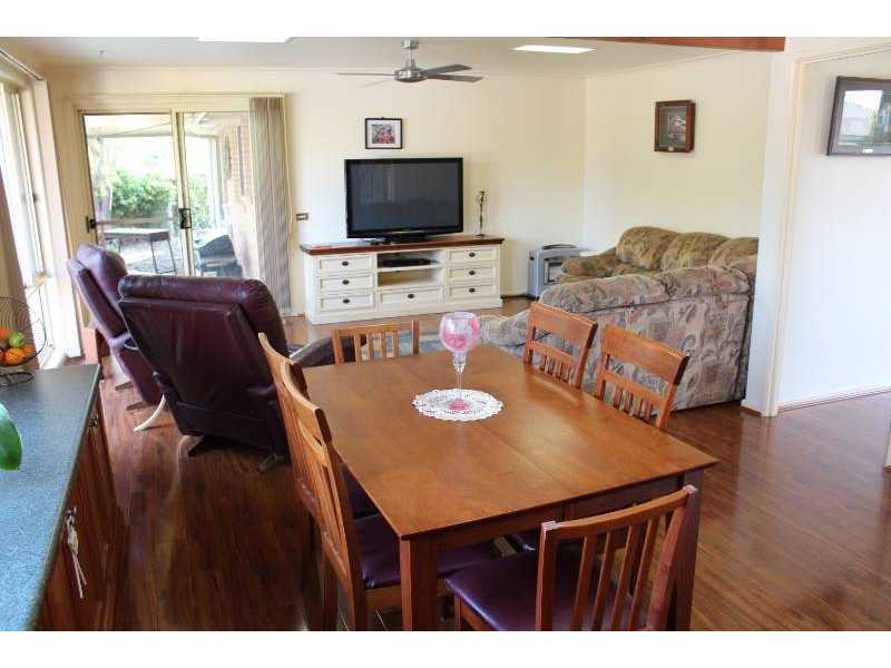 8 Northcott Drive, Bathurst NSW 2795