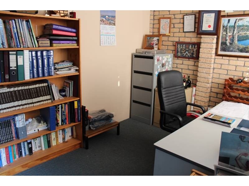 8 Northcott Drive, Bathurst NSW 2795