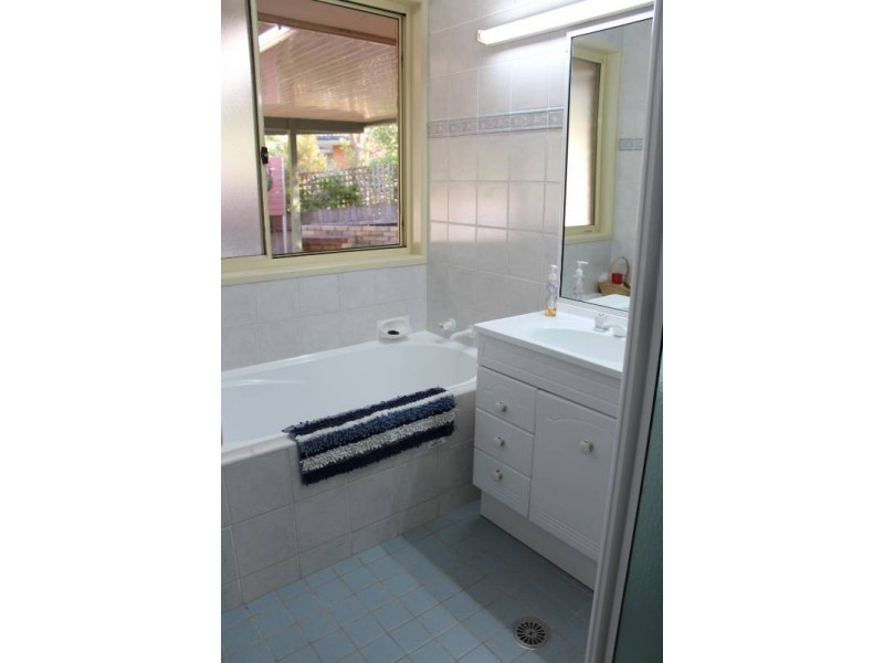 8 Northcott Drive, Bathurst NSW 2795