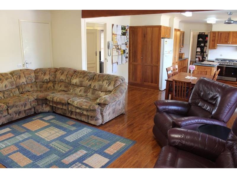 8 Northcott Drive, Bathurst NSW 2795