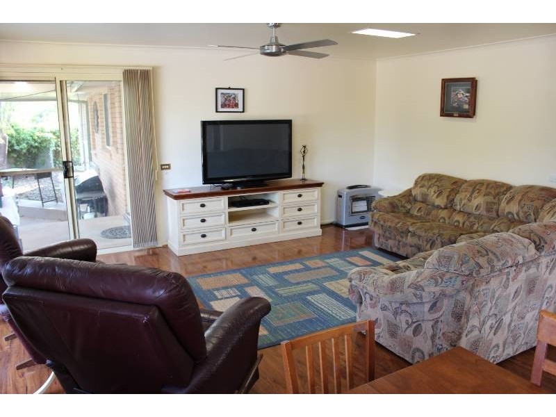 8 Northcott Drive, Bathurst NSW 2795