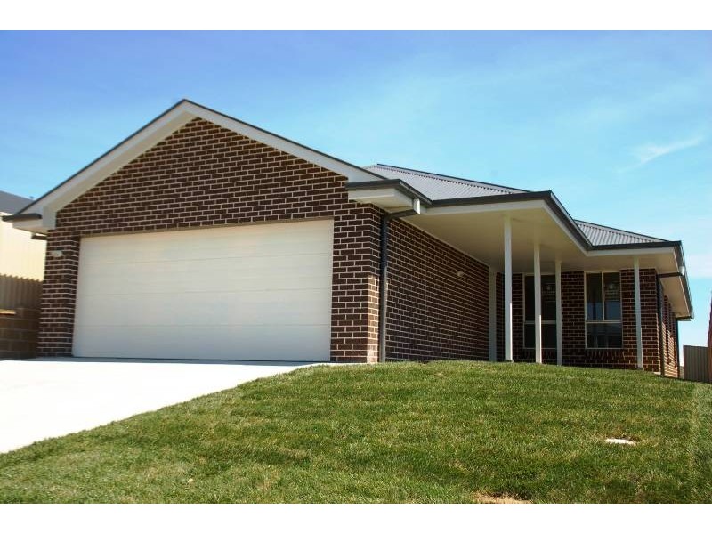 2 Wattle Close, Bathurst NSW 2795