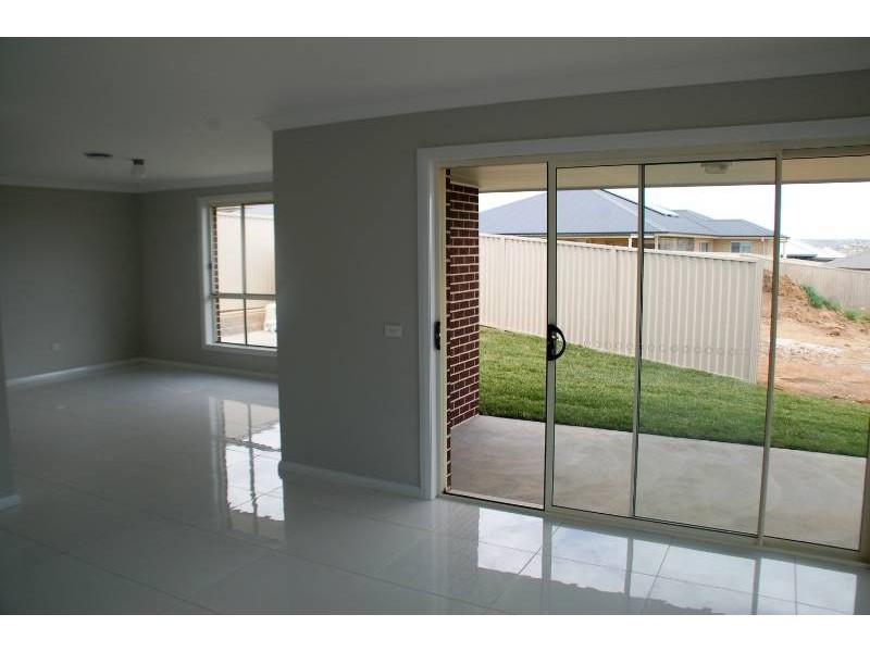 2 Wattle Close, Bathurst NSW 2795