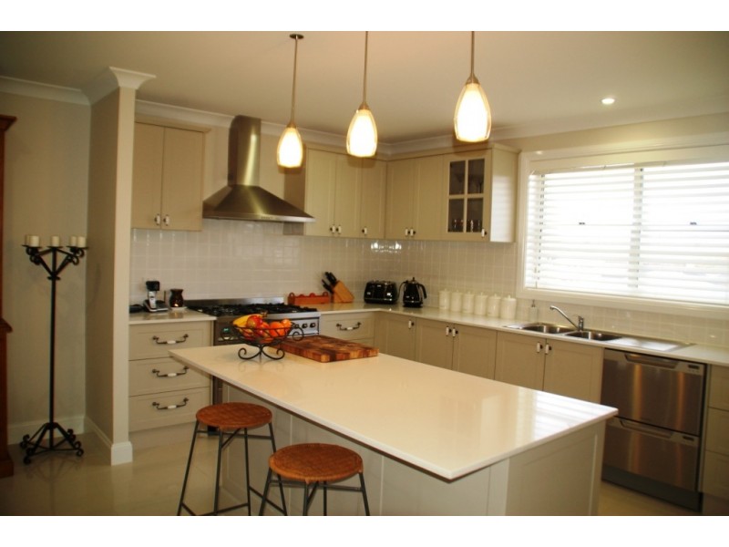 2 Blackwood Close, Bathurst NSW 2795