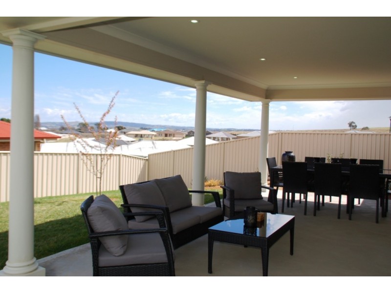 2 Blackwood Close, Bathurst NSW 2795