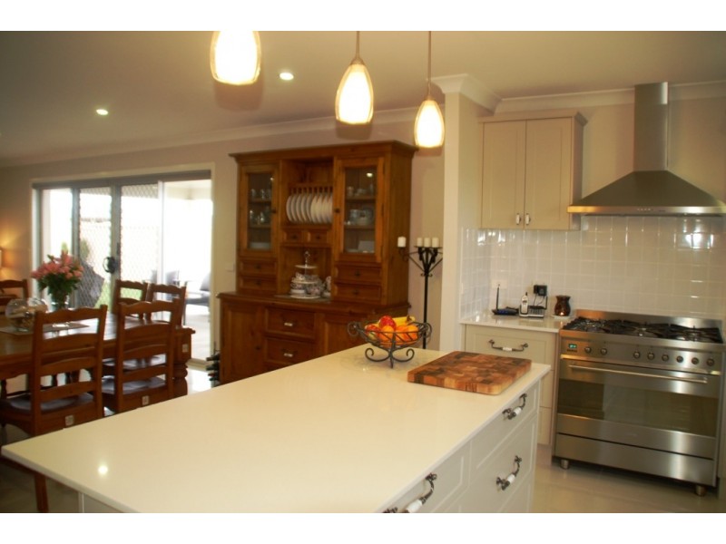 2 Blackwood Close, Bathurst NSW 2795