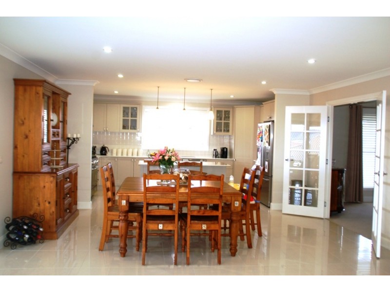 2 Blackwood Close, Bathurst NSW 2795