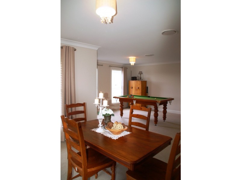 2 Blackwood Close, Bathurst NSW 2795