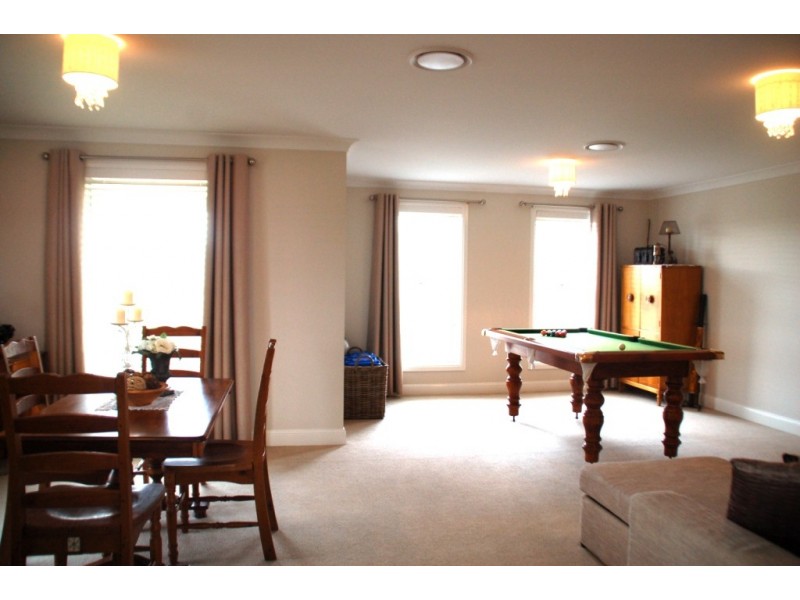 2 Blackwood Close, Bathurst NSW 2795