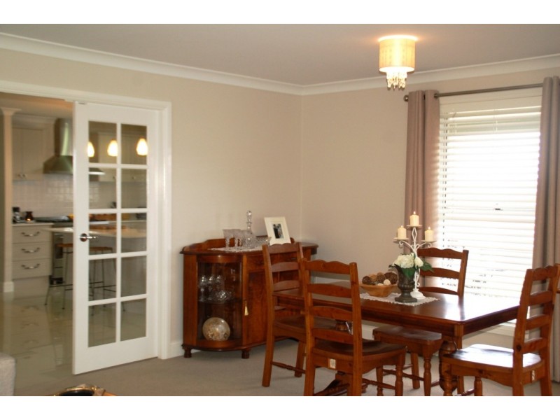 2 Blackwood Close, Bathurst NSW 2795