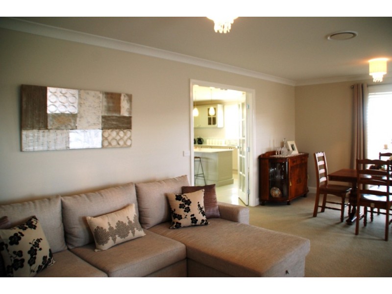 2 Blackwood Close, Bathurst NSW 2795
