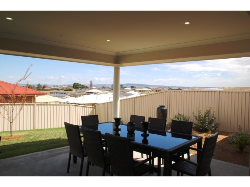 2 Blackwood Close, Bathurst NSW 2795