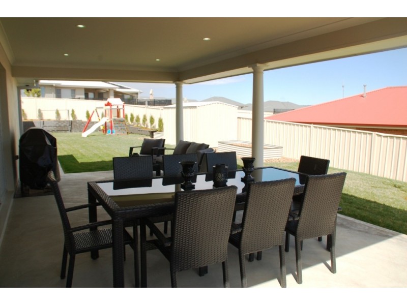 2 Blackwood Close, Bathurst NSW 2795