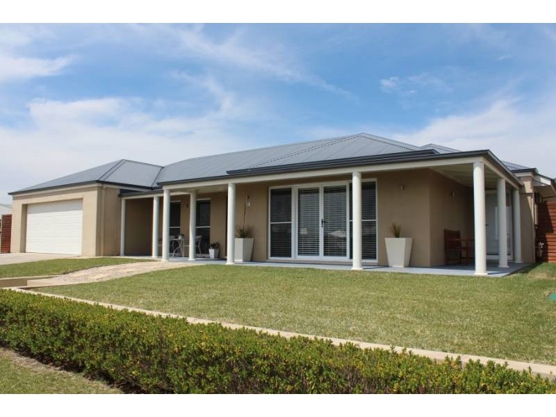 14 Carlyle Avenue, Bathurst NSW 2795