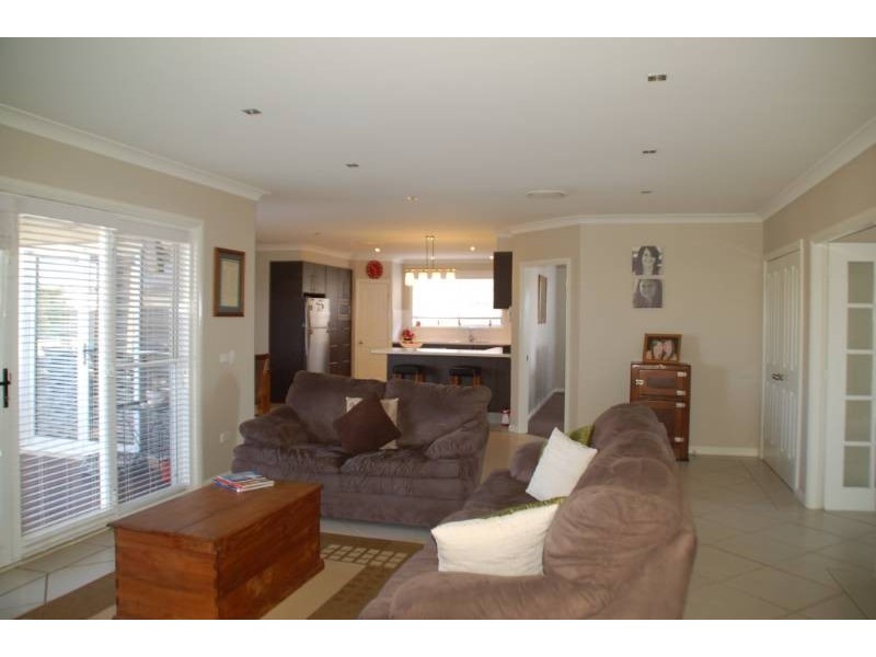 14 Carlyle Avenue, Bathurst NSW 2795