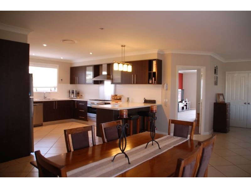 14 Carlyle Avenue, Bathurst NSW 2795