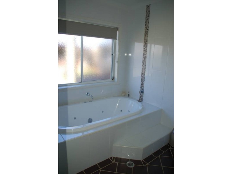 14 Carlyle Avenue, Bathurst NSW 2795