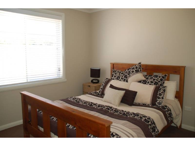 14 Carlyle Avenue, Bathurst NSW 2795