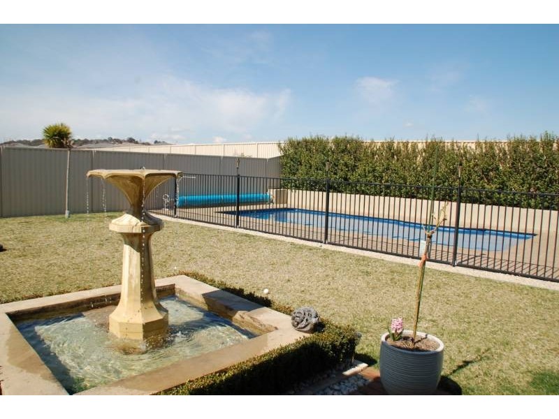 14 Carlyle Avenue, Bathurst NSW 2795