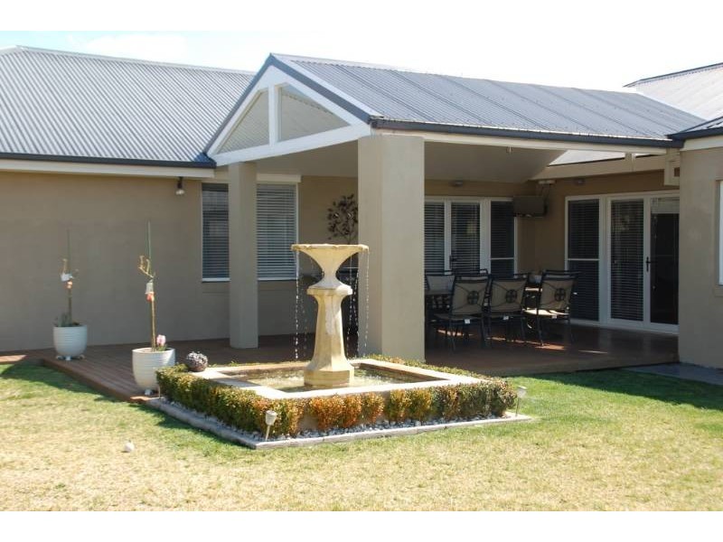 14 Carlyle Avenue, Bathurst NSW 2795