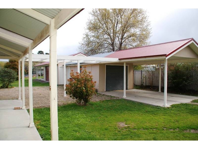 16 Water Street, Blayney NSW 2799