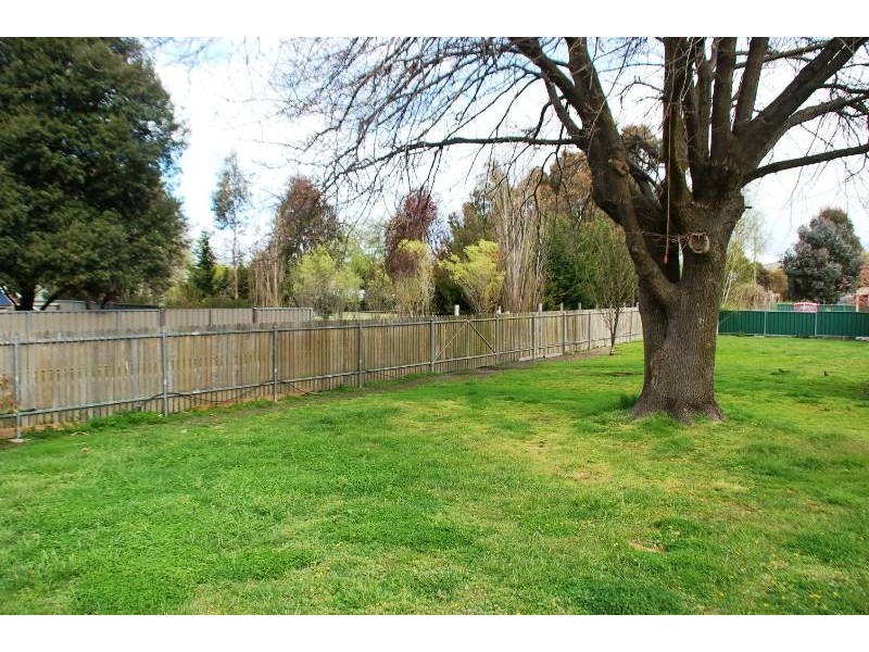 16 Water Street, Blayney NSW 2799
