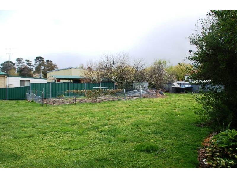 16 Water Street, Blayney NSW 2799