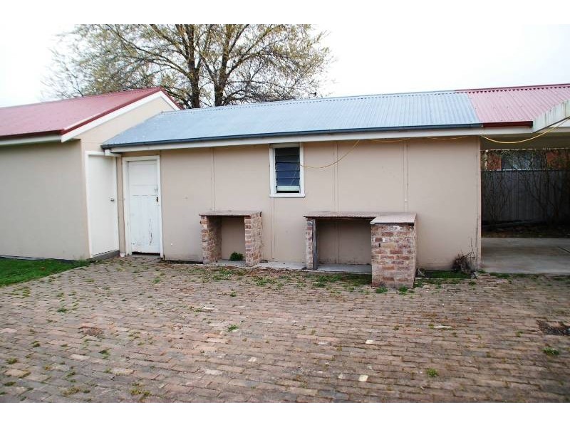 16 Water Street, Blayney NSW 2799