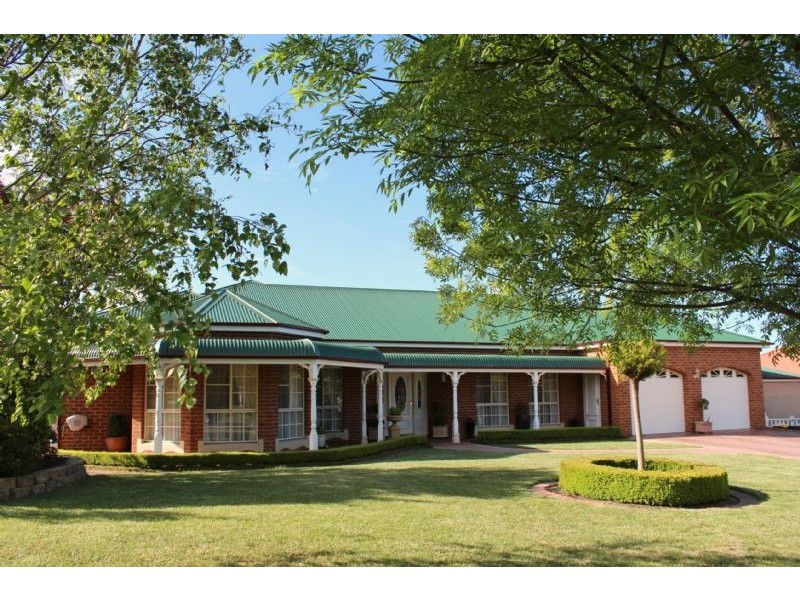 7 Scarborough Place, Bathurst NSW 2795