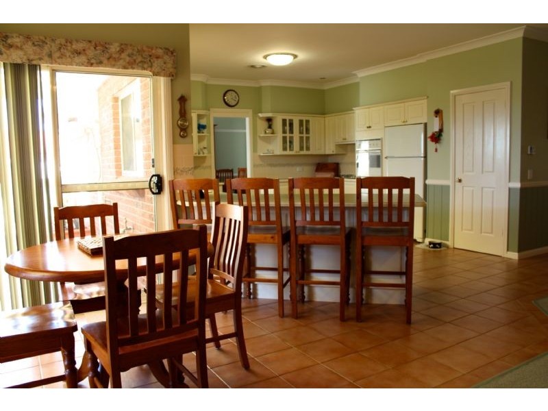 7 Scarborough Place, Bathurst NSW 2795