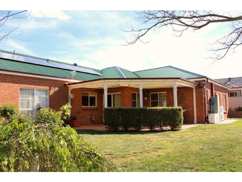 7 Scarborough Place, Bathurst NSW 2795