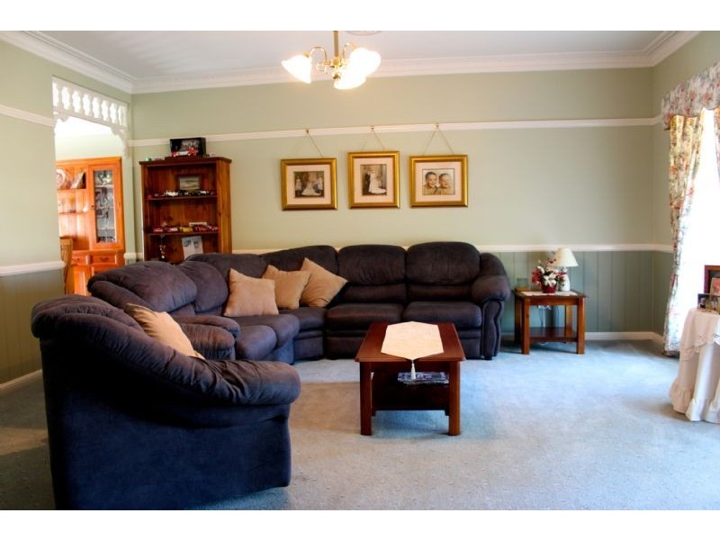 7 Scarborough Place, Bathurst NSW 2795