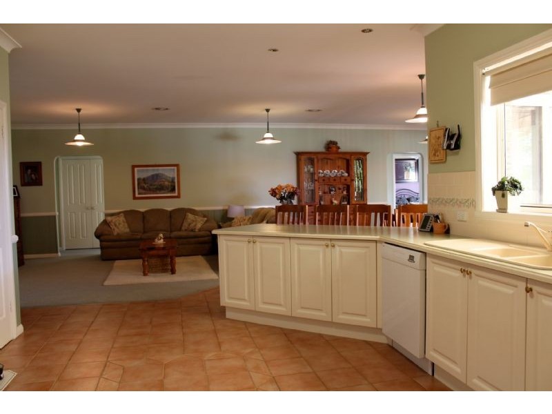 7 Scarborough Place, Bathurst NSW 2795