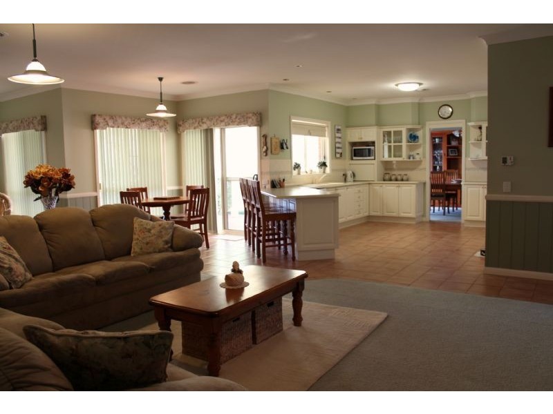 7 Scarborough Place, Bathurst NSW 2795