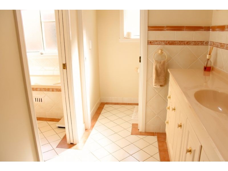 7 Scarborough Place, Bathurst NSW 2795