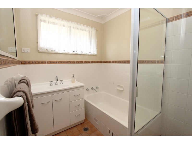 36 Pellion Place, Bathurst NSW 2795