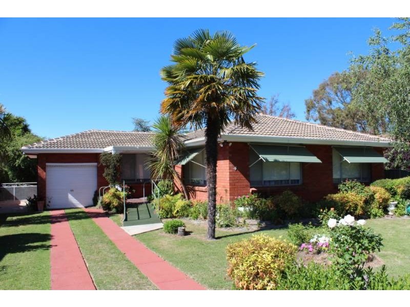 4 Woodward Street, Bathurst NSW 2795