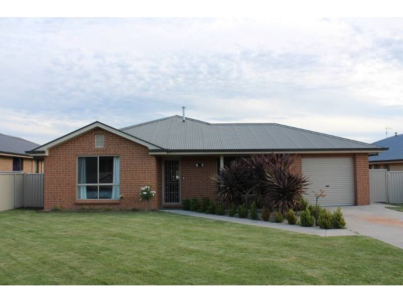 38 Sundown Drive, Bathurst NSW 2795