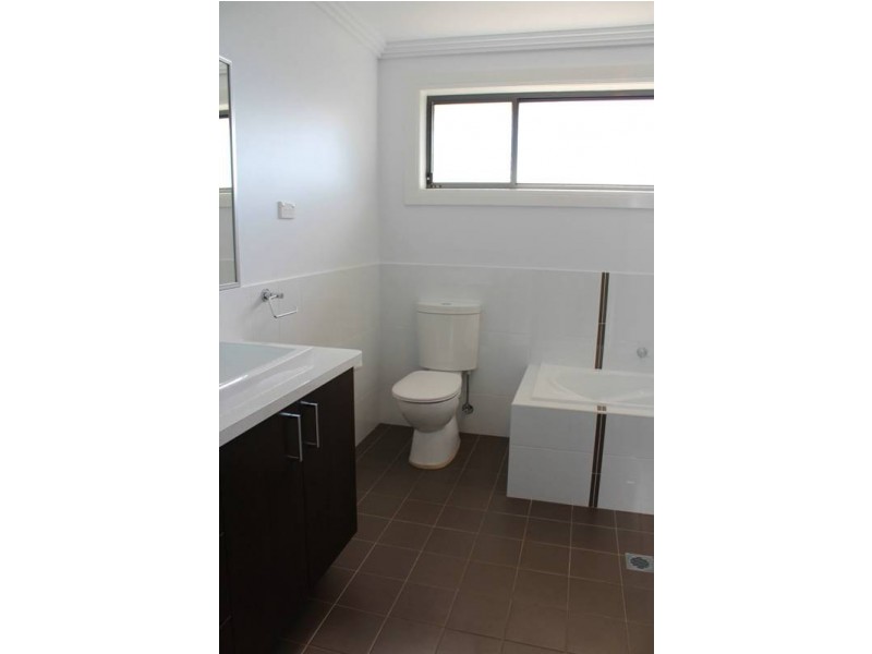 39 Munro Street, Bathurst NSW 2795