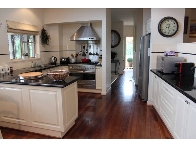 16 Cherrywood Crescent, Bathurst NSW 2795